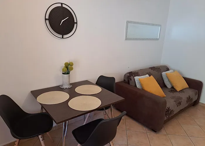 Studio Apartments Pinia-Marina